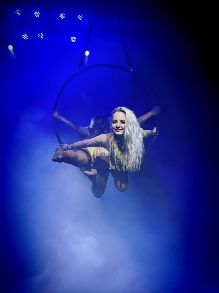 Akrobatik im Circus Max Renz